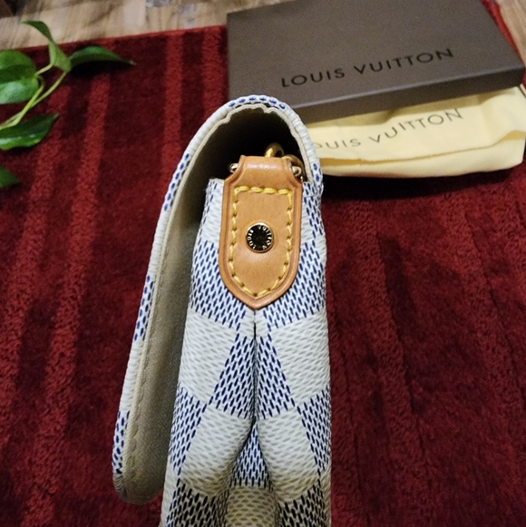 Louis Vuitton Favorite MM Damier Azur Crossbody Bag - Picture 11 of 17